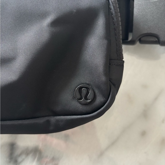 Lululemon Everywhere Belt Bag - Picture 2 of 5